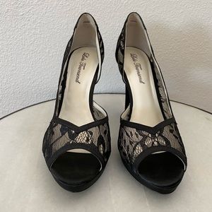 Beautiful black lace heel size 9